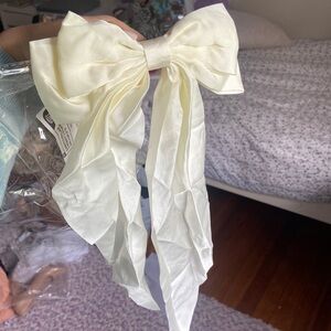 BRAND NEW ivory hair ribbon clip